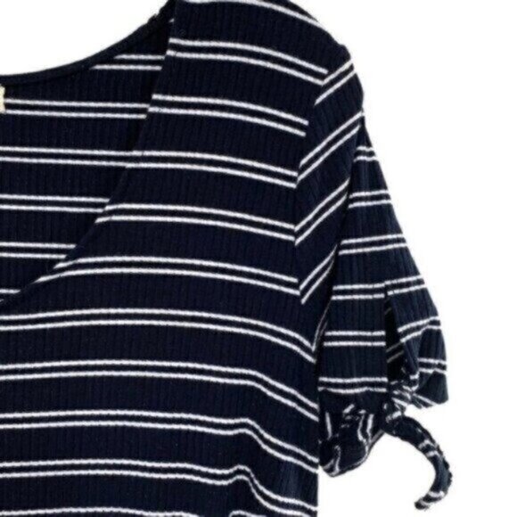 Jolt Women’s Black and White Striped Wide Leg Cropped Jumpsuit - Picture 4 of 11